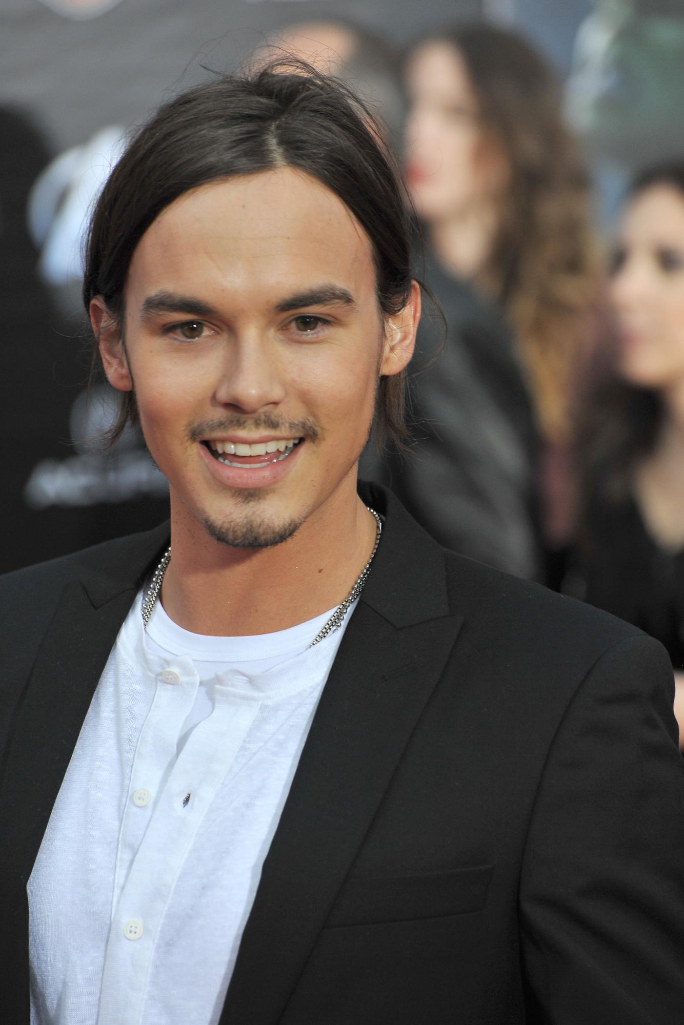 Meilės kerai: "Pretty Little Liars" karštuolis Tyler Blackburn atskleidžia