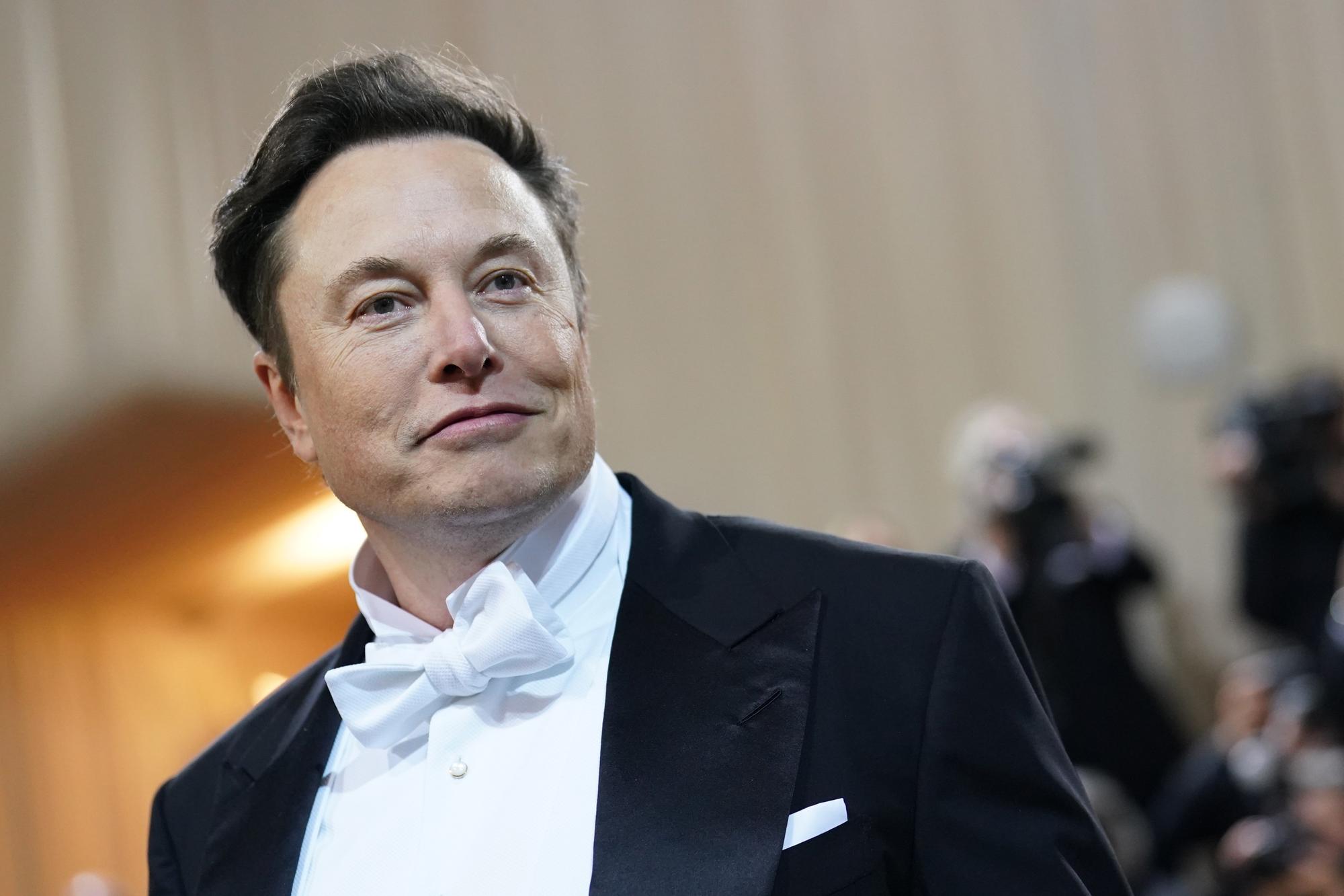 Milijardierius Elon Musk su savo darbuotoja Shivon Zilis slapčia susilaukė dvynių