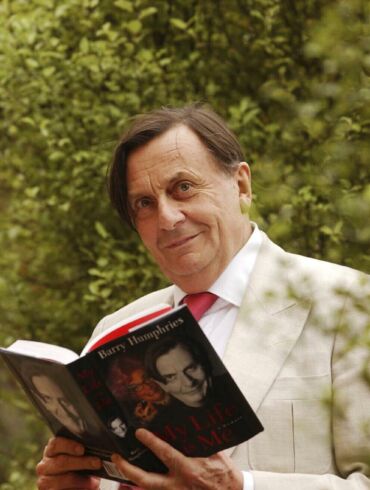 Mirė australų pramogų pasaulio atstovas Barry Humphriesas