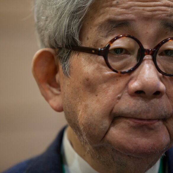 Mirė Nobelio premijos laureatas japonų rašytojas Kenzaburo Oe