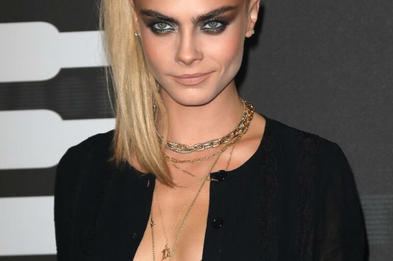 Modelis Cara Delevingne nustebino savo apranga: ne kiekviena taip išdrįstų pasirodyti viešumoje (FOTO)