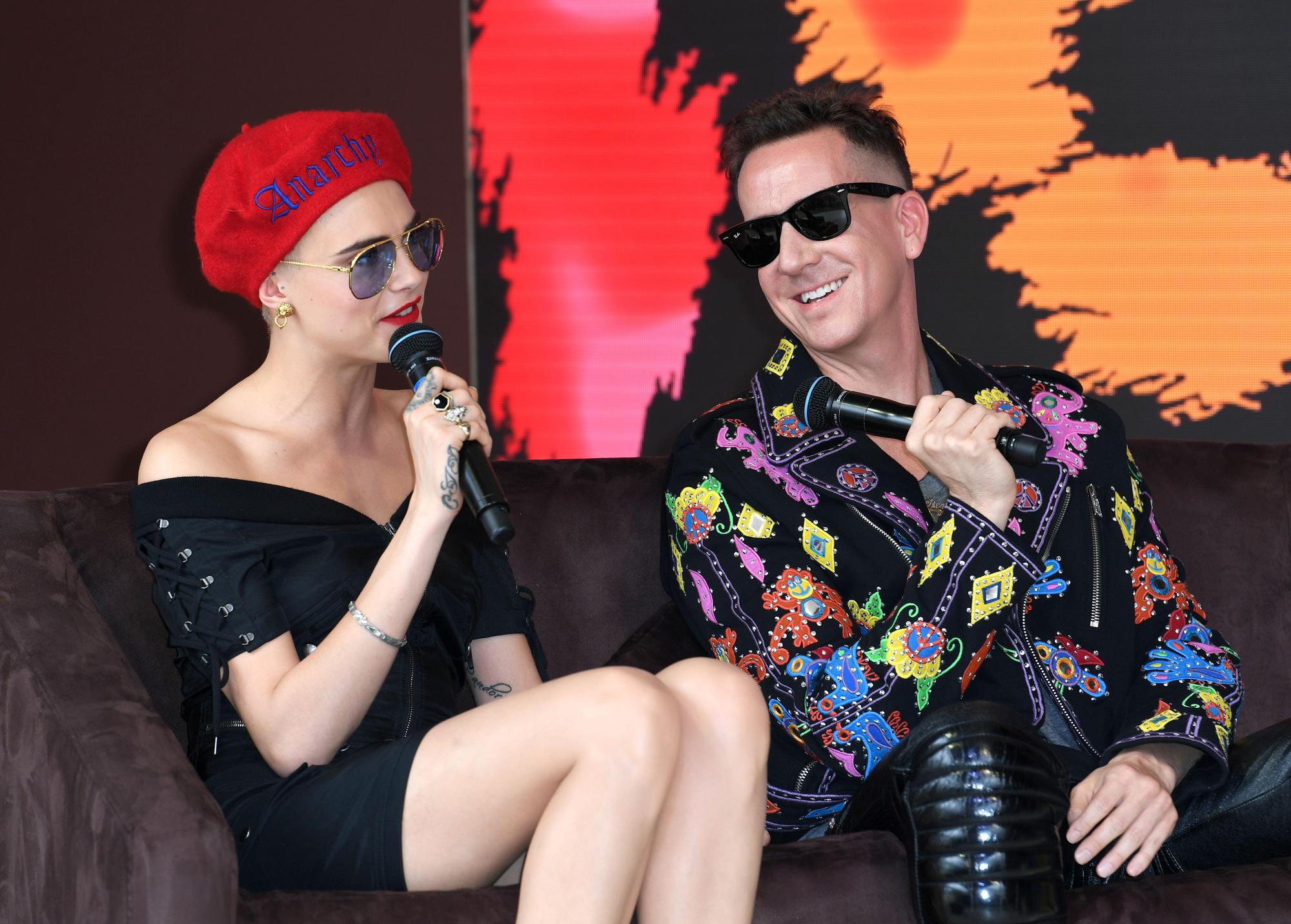 „Moschino“ palieka kūrybos direktorius Jeremy Scott: pareigas ėjo 10 metų