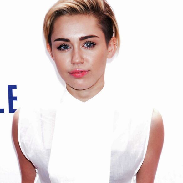 N-18: Miley Cyrus nusifotografavo nuoga(FOTO)