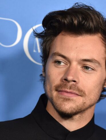 Nauja karšta porelė? Atlikėjas Harry Styles pastebėtas viešumoje bučiuojantis žinomą manekenę