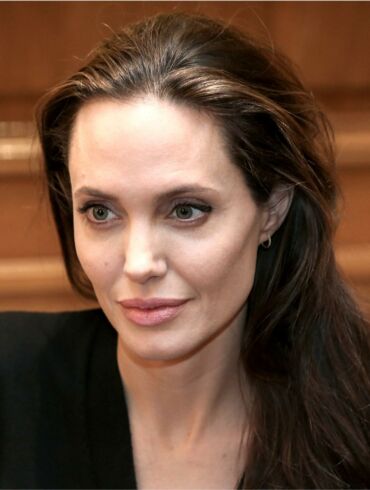 Naujausios nuotraukos įrodo - Angelina Jolie virto skeletu (FOTO)