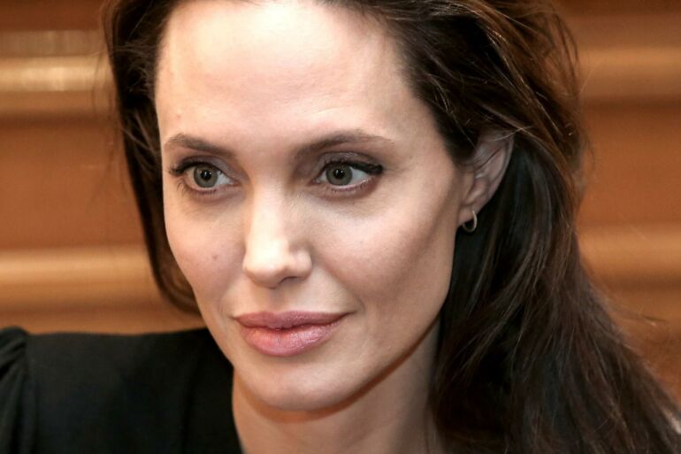 Naujausios nuotraukos įrodo - Angelina Jolie virto skeletu (FOTO)