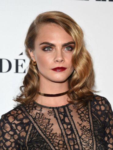 Nė viena garsiame renginyje pasirodžiusi įžymybė neprilygo Carai Delevingne (FOTO)