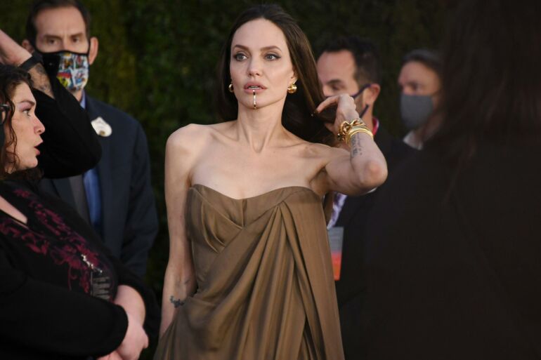 Neblėstantis grožis: filmo premjeroje pasirodžiusi aktorė Angelina Jolie kaustė žvilgsnius (FOTO)