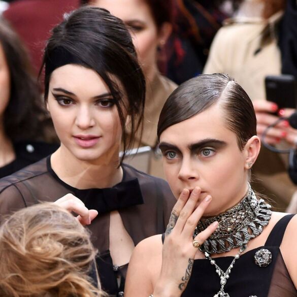 Nejaugi Cara Delevingne bando „nukabinti“ Kendall Jenner(FOTO)