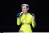 Nesėkmė: Miley Cyrus nuliūdino fanus nevykusiu dainos atlikimu(VIDEO)