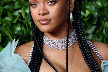 Netrukus gimdyti turinti Rihanna vakarienei su mylimuoju pasirinko išskirtinį aprangos derinį