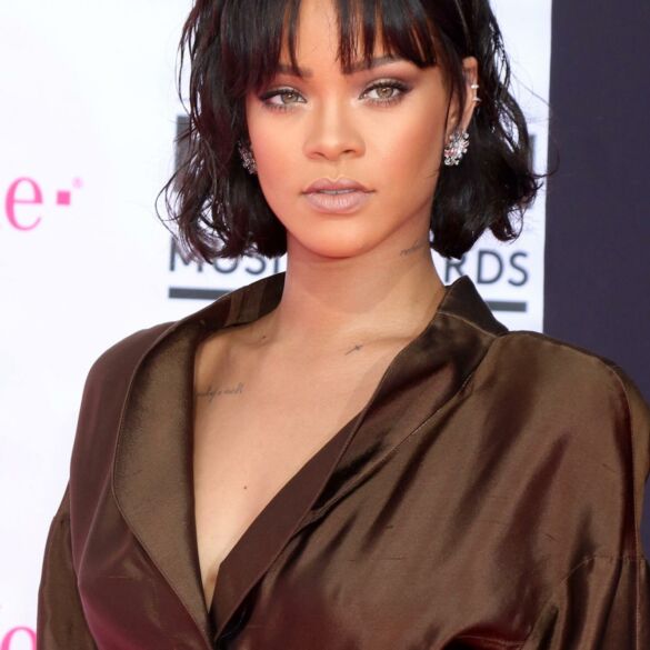 OMG! Rihanna palikta ant ledo: ją išdavė dėl kitos merginos (FOTO)