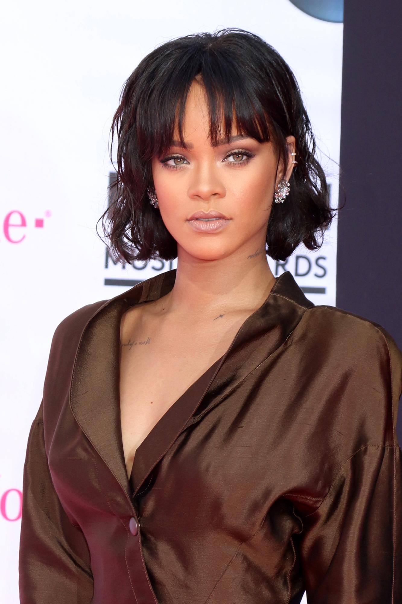 OMG! Rihanna palikta ant ledo: ją išdavė dėl kitos merginos (FOTO)