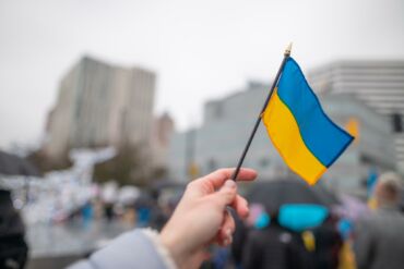 Padedant organizacijai „Blue / Yellow“