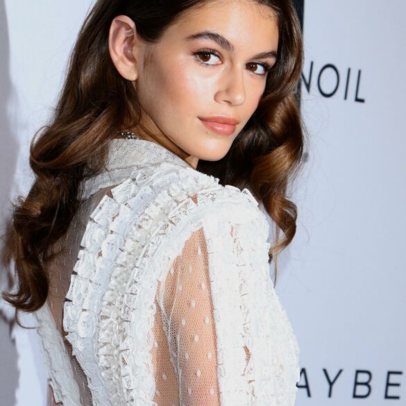 Pamatę 16 m. stiliaus ikoną Kaia Gerber be makiažo visi nustėro: atrodo it vaiduoklis (FOTO)