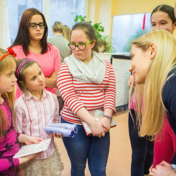 PANELĖS komanda vaikų namuose įkvėpimu dalijosi su mažosiomis moterimis