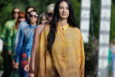Pasižvalgykite: „Kūrybos podiume“ pristatytos 9 kolekcijos: nuo prabangos iki tautiškų motyvų