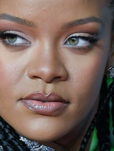 Paskutinius nėštumo mėnesius skaičiuojanti Rihanna šokiravo gerbėjus savo stiliumi bei gyvenimo būdu