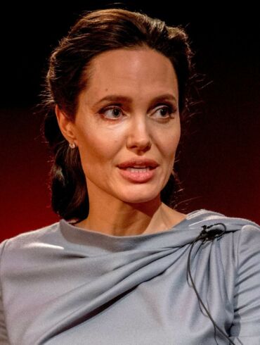 Po nervinio išsekimo Angelina Jolie suspindo kitomis spalvomis (FOTO)