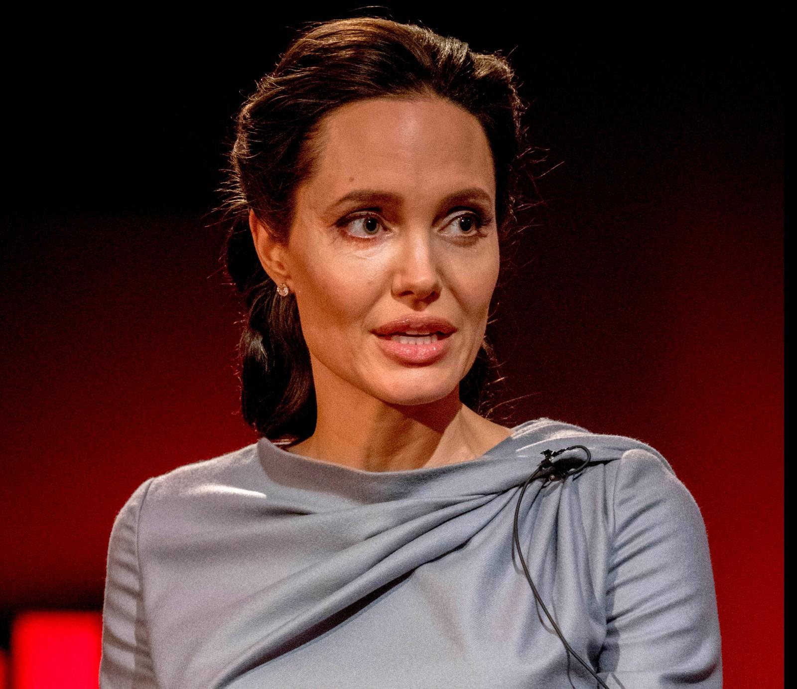 Po nervinio išsekimo Angelina Jolie suspindo kitomis spalvomis (FOTO)