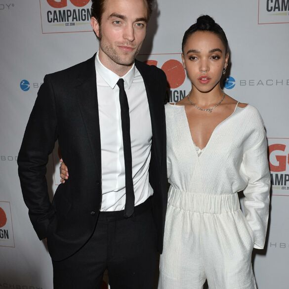 R. Pattinson mylimoji FKA twigs tapo naujojo „Viktor&Rolf Good Fortune“ aromato veidas