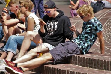 Renkame telefoną paaugliui: į ką atkreipti dėmesį?