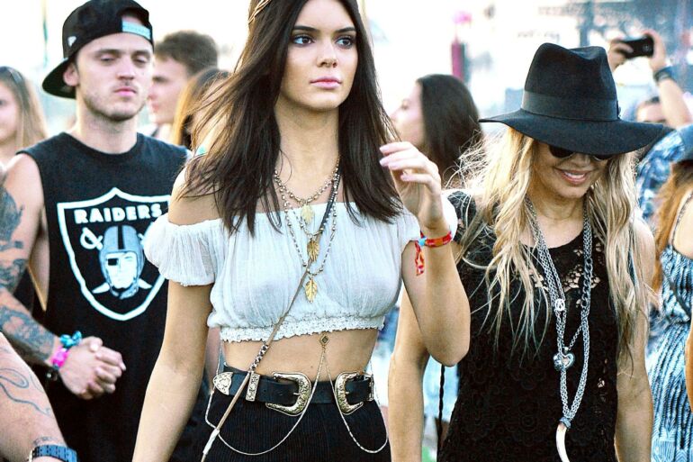 Ruošiamės vasarai: Kendall Jenner plaukų stilistė moko karščiausių šukuosenų (VIDEO)