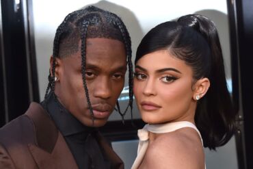 Socialinių tinklų žvaigždė Kylie Jenner ir jos mylimasis Travisas Scottas susilaukė antrojo vaiko