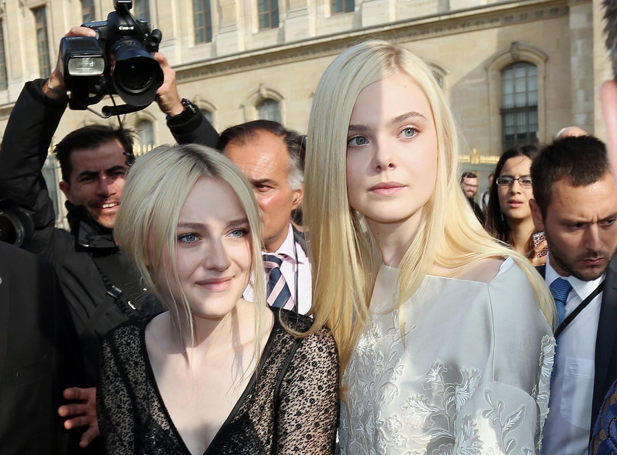 Stiliaus dvikova: seserys Elle ir Dakota Fanning. Kuri stilingesnė?(FOTO)