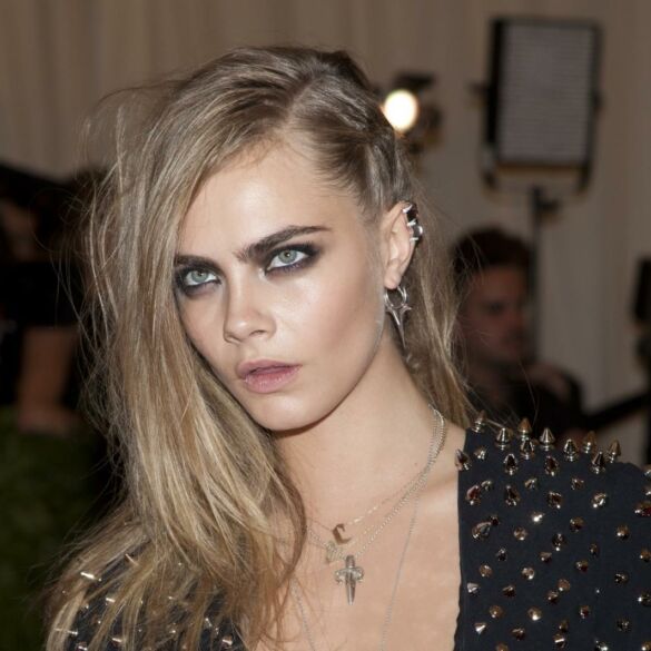 Supermodelio Caros Delevingne gyvenime - malonios permainos