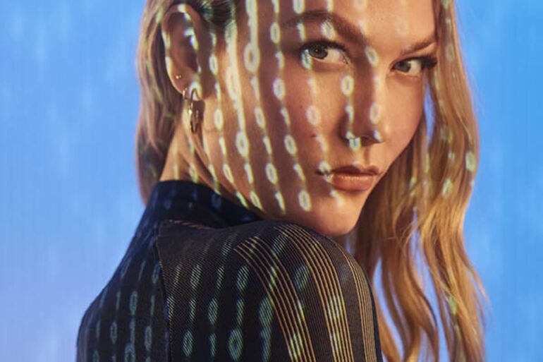 Suprmodelis Karlie Kloss pademonstravo šiltojo sezono sportinio stiliaus tendencijas