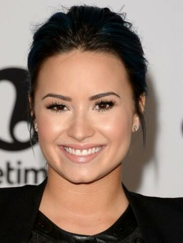 Šventiniai nagai: Demi Lovato puošnaus manikiūro idėjos(FOTO)