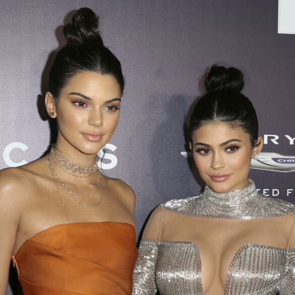 Talentu seserys Jenner nesišvaisto: nauja "Kendall + Kylie" kolekcija ir nauji kopijavimai