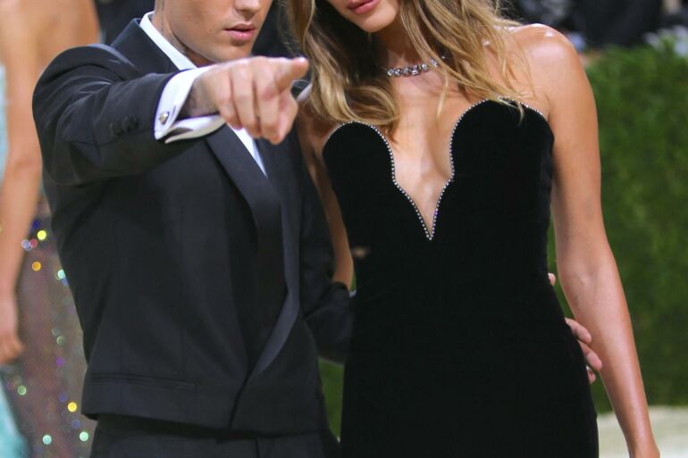 Tobula pora: „Met Gala“ renginyje sužibėjo retai kada renginiuose kartu pasirodantys Justinas ir Hailey Bieberiai (FOTO)