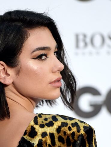 Transformacijos: Į Lietuvą atvyksianti Dua Lipa „Grammy“ apdovanojimuose nustebino pasikeitusia išvaizda