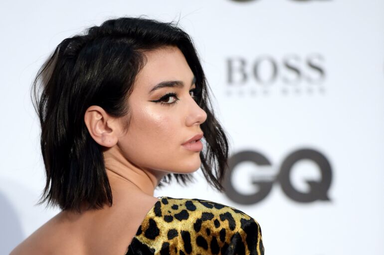 Transformacijos: Į Lietuvą atvyksianti Dua Lipa „Grammy“ apdovanojimuose nustebino pasikeitusia išvaizda