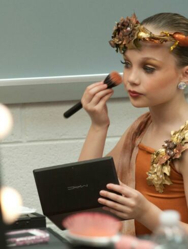 Trylikametės šokėjos Maddie Ziegler gyvenimas kai kuriuos šiurpina (FOTO)