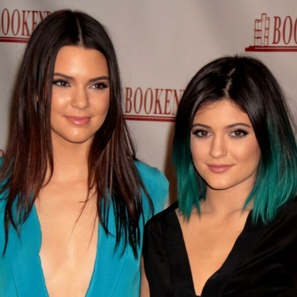 „Tuštutėmis“ dažnai tituluojamos Kendall ir Kylie Jenner pribloškė kritikus