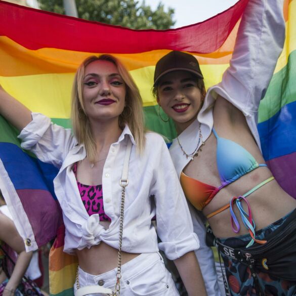 Varšuvos - Kijevo LGBTQ+ eitynėse dalyvavę žmonės ragino nutraukti LGBTQ+ bendruomenės diskriminaciją ir sustabdyti agresorę Rusiją