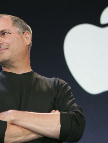 Vilniuje galima apžiūrėti "Apple" įkūrėjo Steve Jobs batus! (PAMATYK)