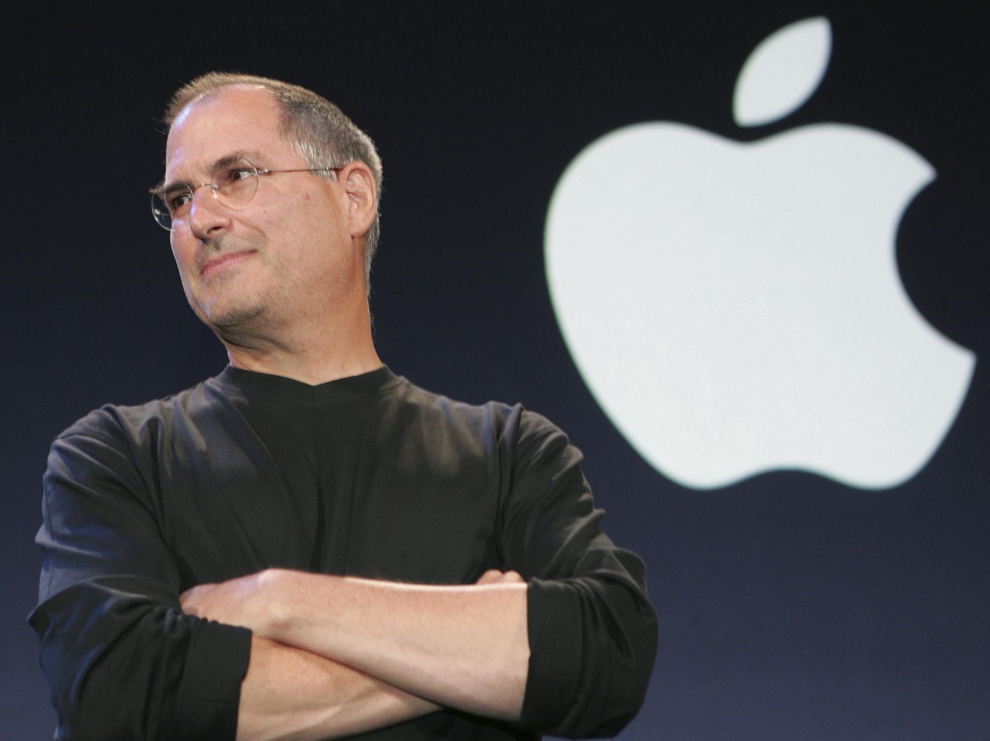 Vilniuje galima apžiūrėti "Apple" įkūrėjo Steve Jobs batus! (PAMATYK)