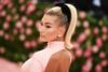 6 modelio Hailey Bieber stiliaus paslaptys: kaip visuomet atrodyti puikiai?