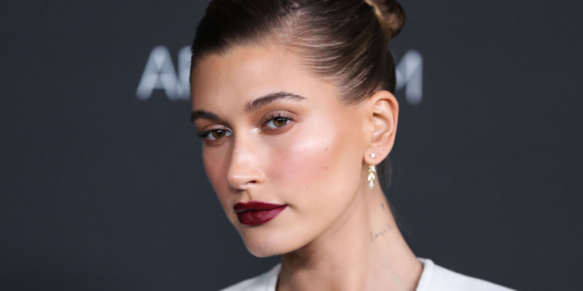 Hailey Bieber diktuoja šio sezono stilingiausių maudymukų tendenciją