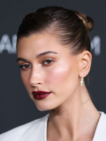 Hailey Bieber diktuoja šio sezono stilingiausių maudymukų tendenciją