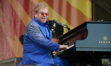 Elton John dainos