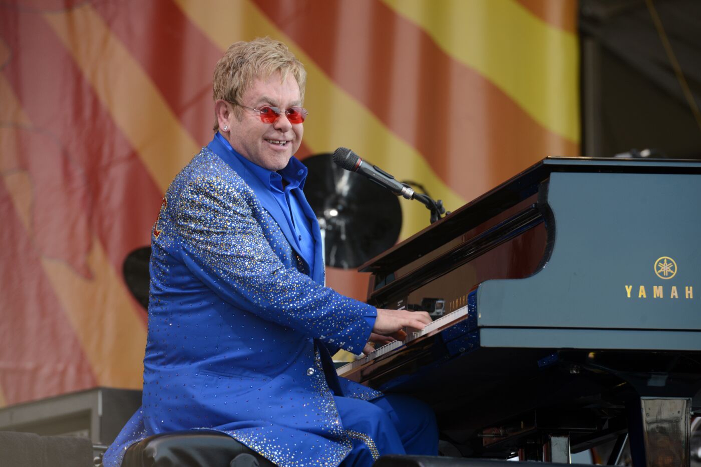 Elton John dainos