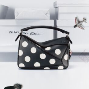 Loewe rankinė puzzle
