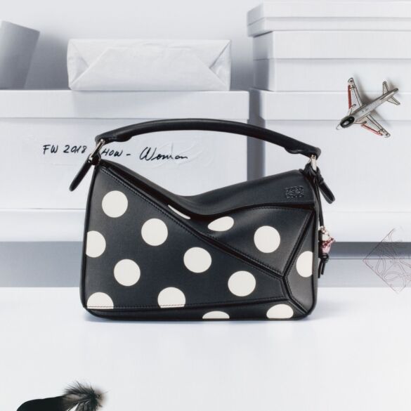 Loewe rankinė puzzle