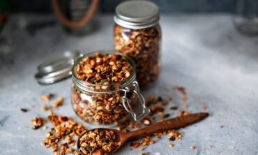 Granola / Shutterstock