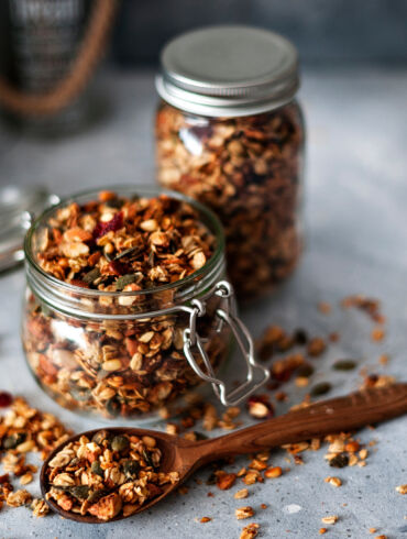 Granola / Shutterstock